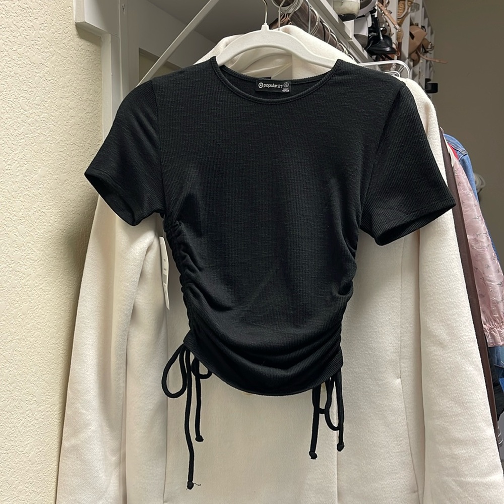 CLOSET CLEAROUT: NWT WOMENS ADJUSTABLE RUCHED T-SHIRT SZ S